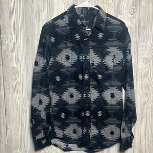 American Eagle Outfitters Black and Gray Classic Fit Shirt Size Small Aztec
